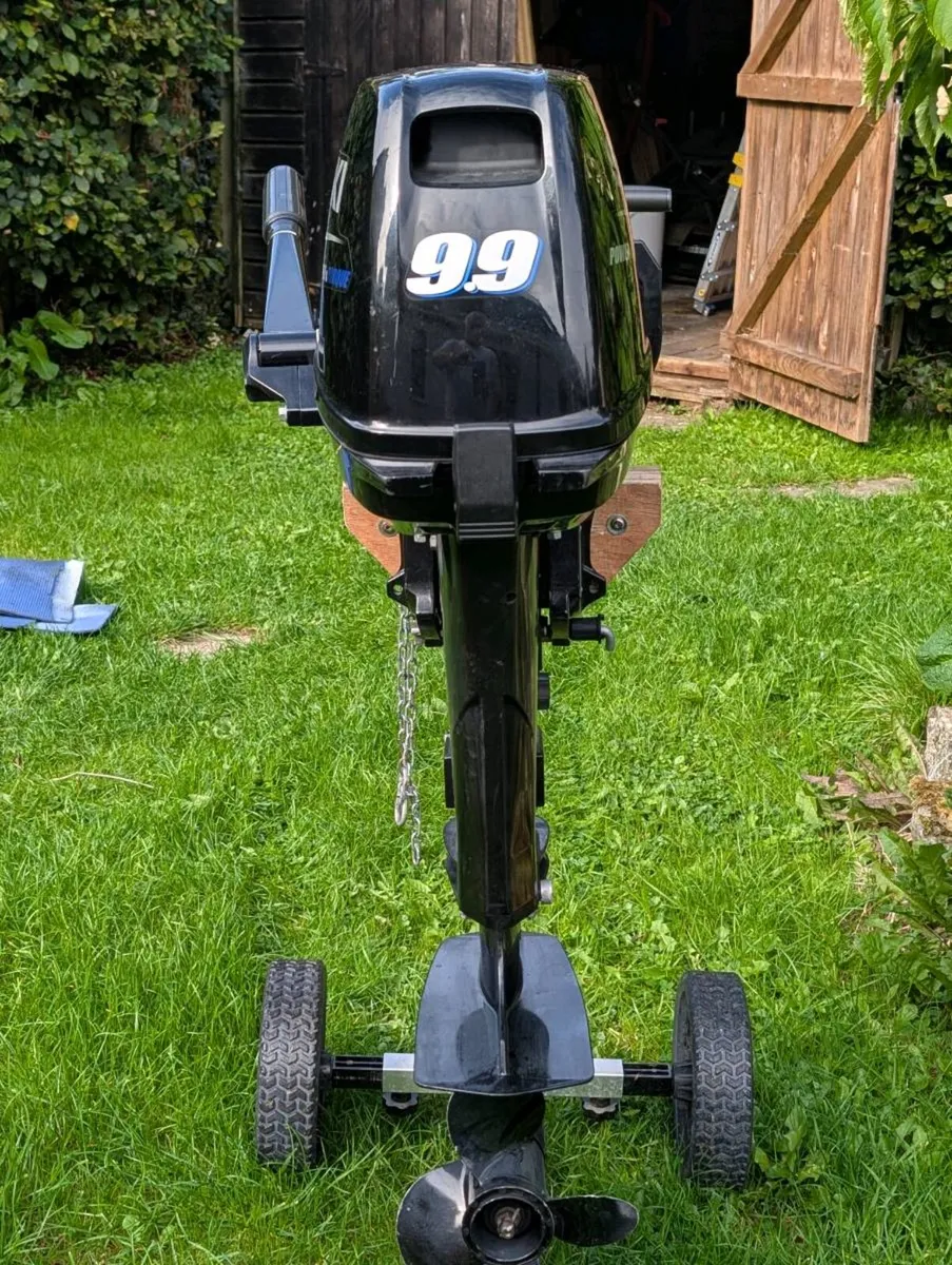 Suzuki 9.9 2 Stroke, short shaft Outboard Engine. - Image 1