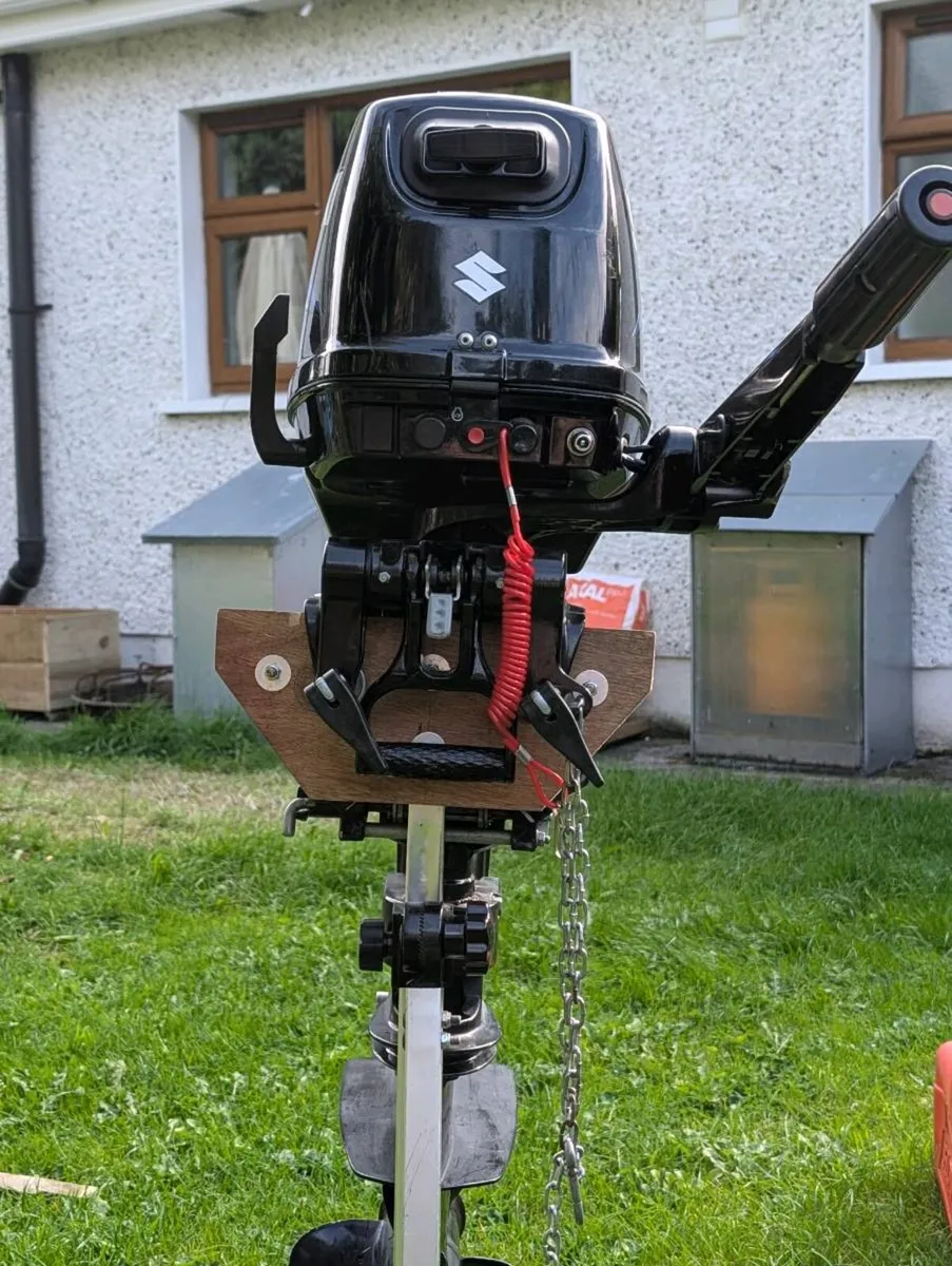 Suzuki 9.9 2 Stroke, short shaft Outboard Engine. - Image 4