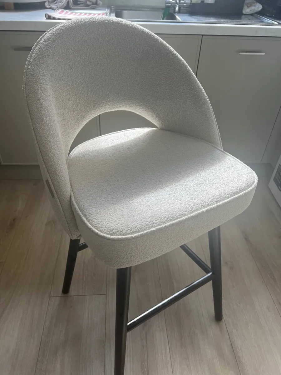 Laura James kitchen stool - Image 2