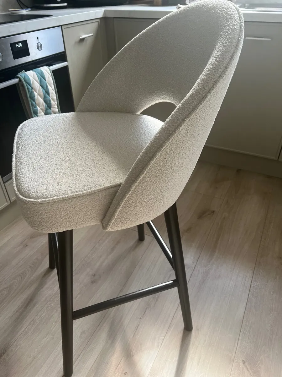 Laura James kitchen stool - Image 4