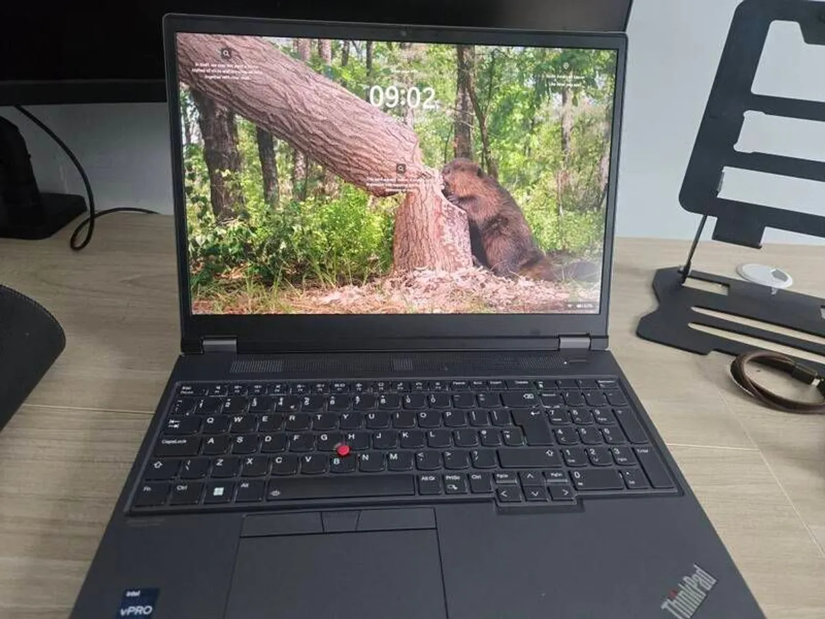 Lenovo ThinkPad P16 Gen 2 Workstation - Image 2