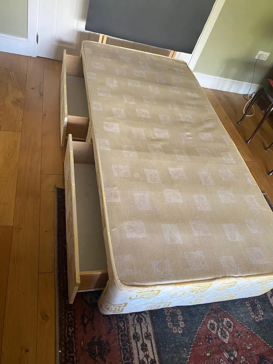 Single bed with mattress and headboard - Image 2