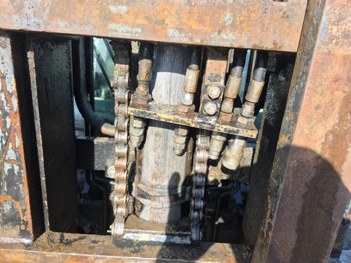 Forklift - Image 3