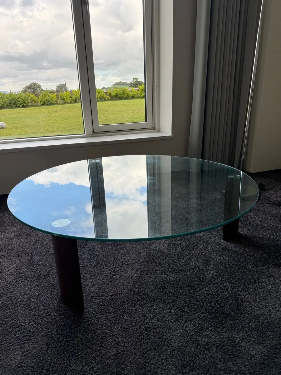 Natuzzi glass coffee table - Image 1