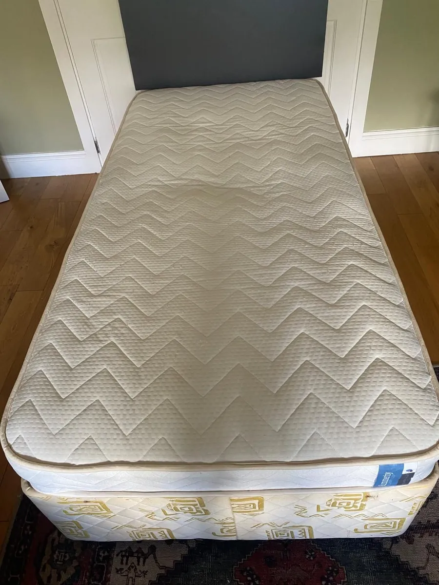 Single bed with mattress and headboard - Image 4
