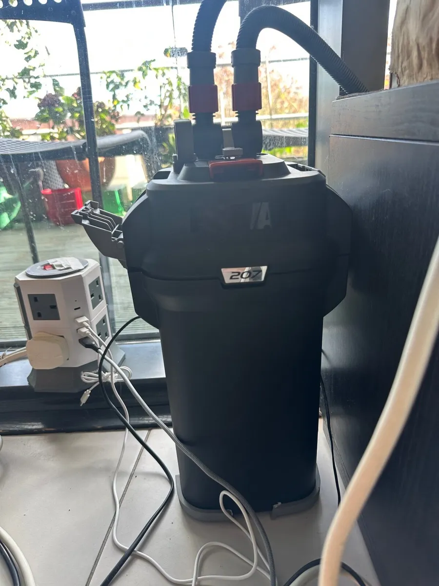 Complete Aquarium Set - Tank + Filter +Fish - Image 2