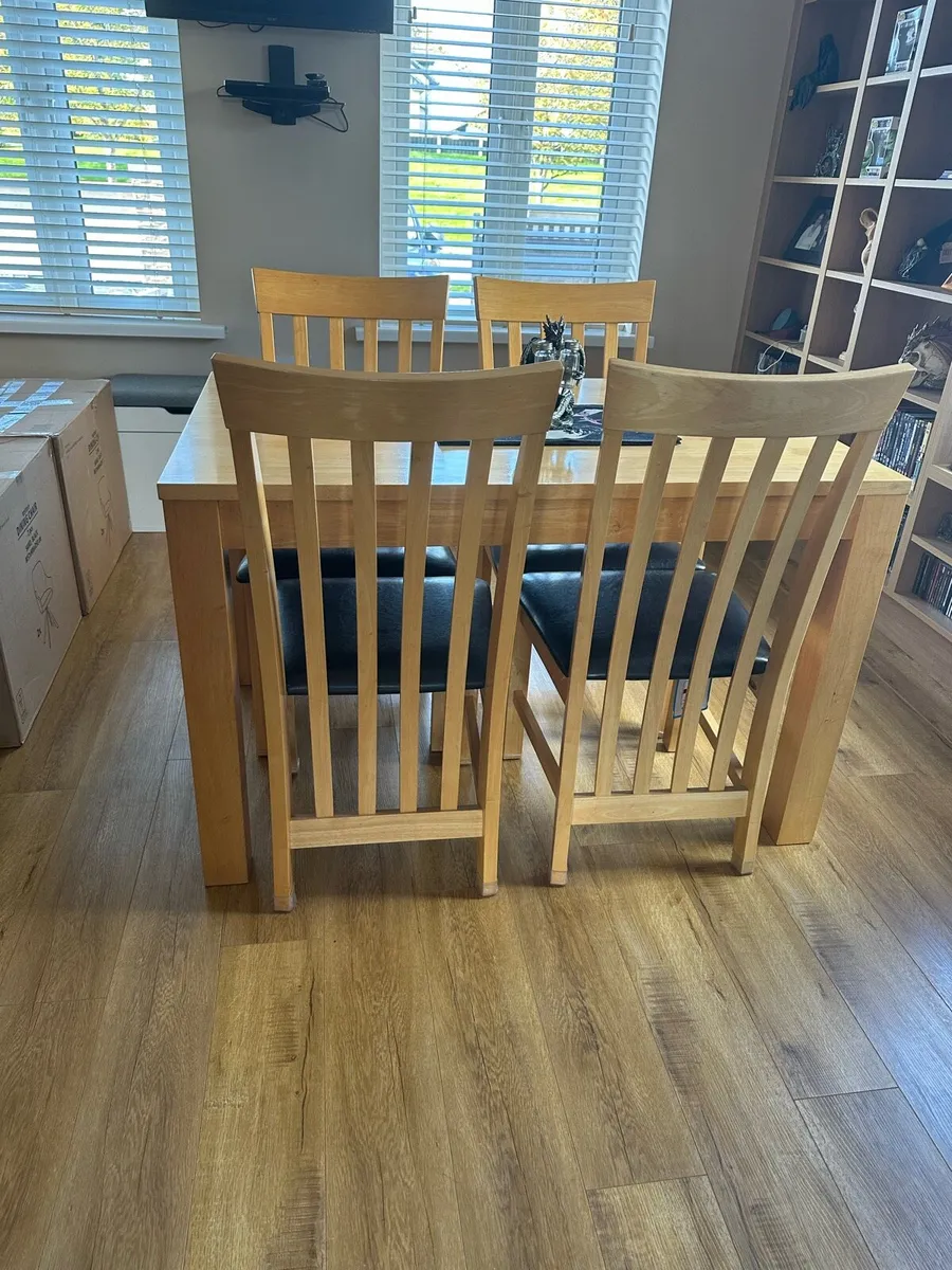 Table and Chairs x 4 - Image 4