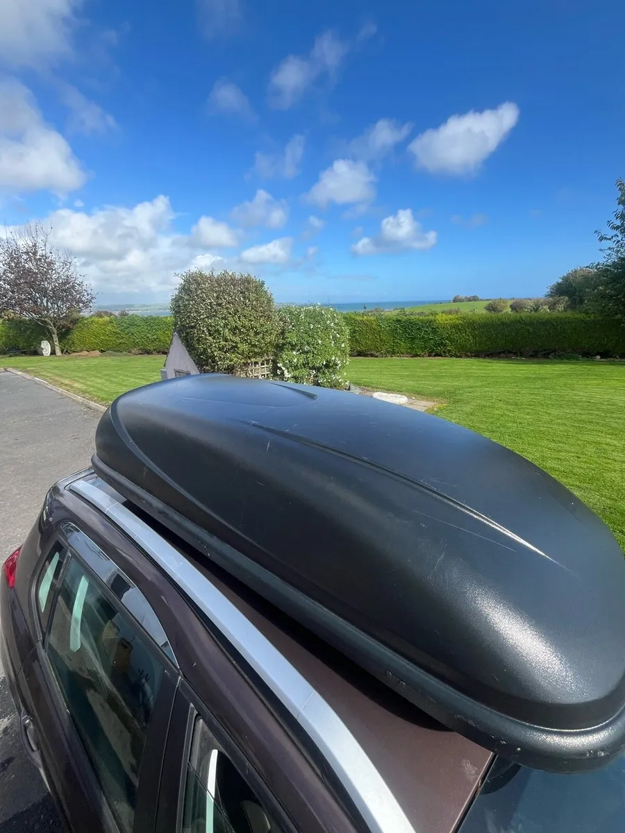 Roof box - Image 1