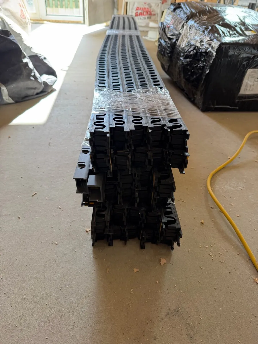 Underfloor heating pipe truck - Image 1