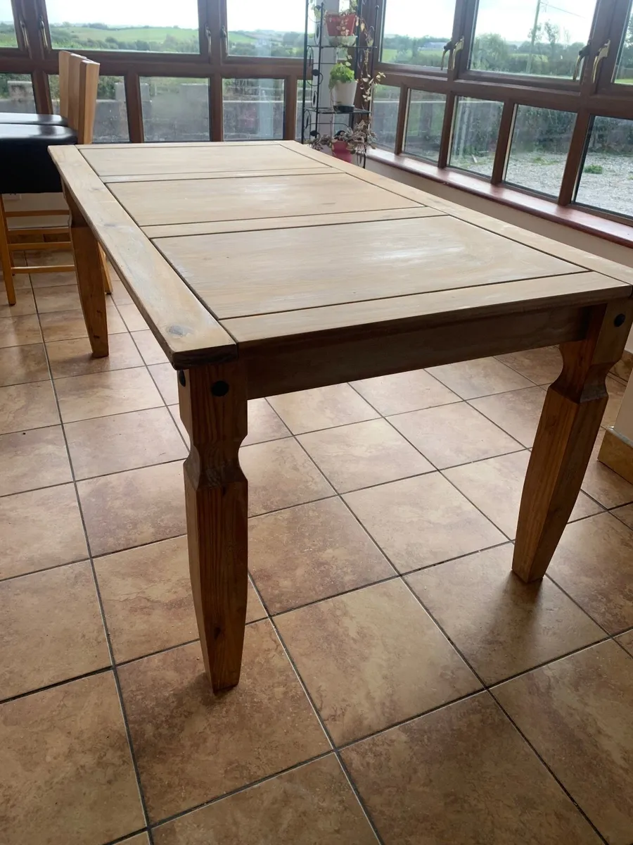 Kitchen table - Image 1