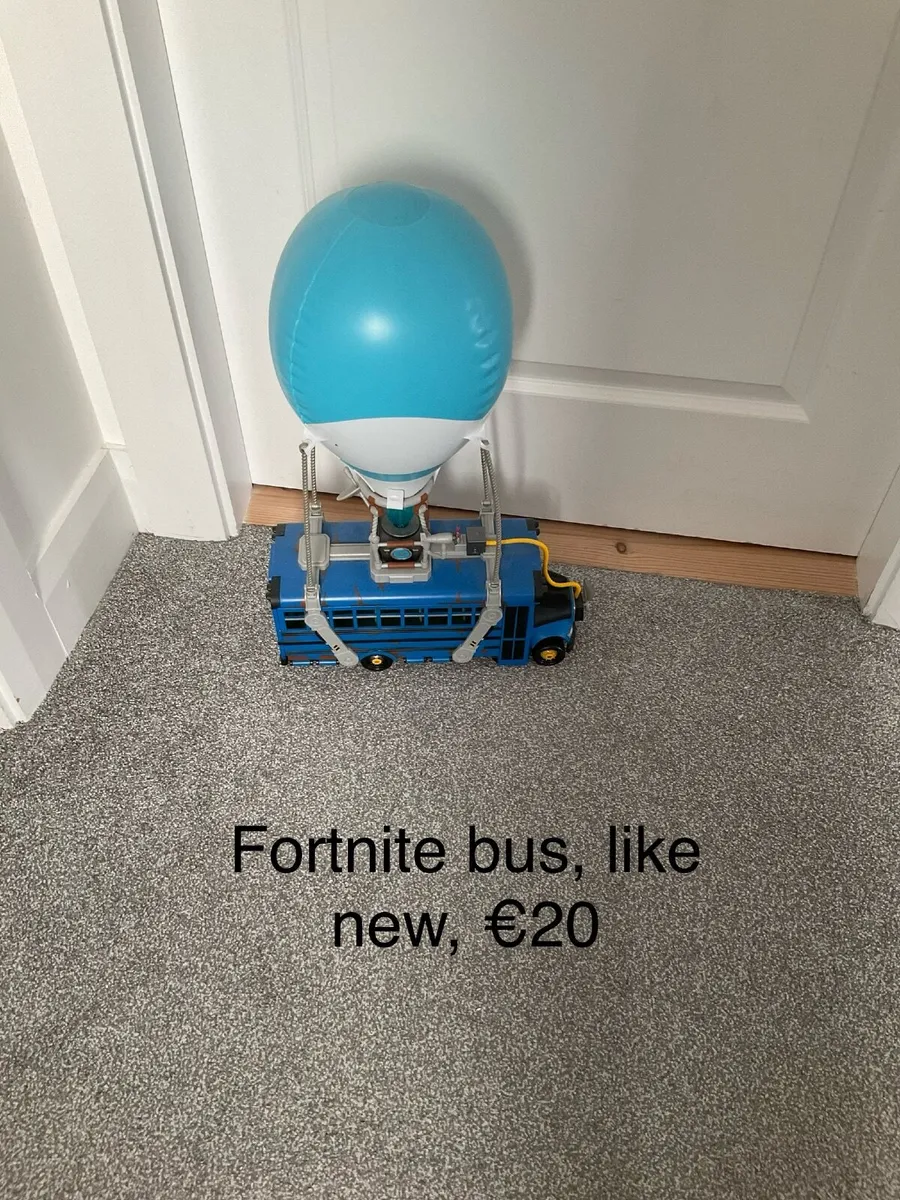 Fortnite bus - Image 1