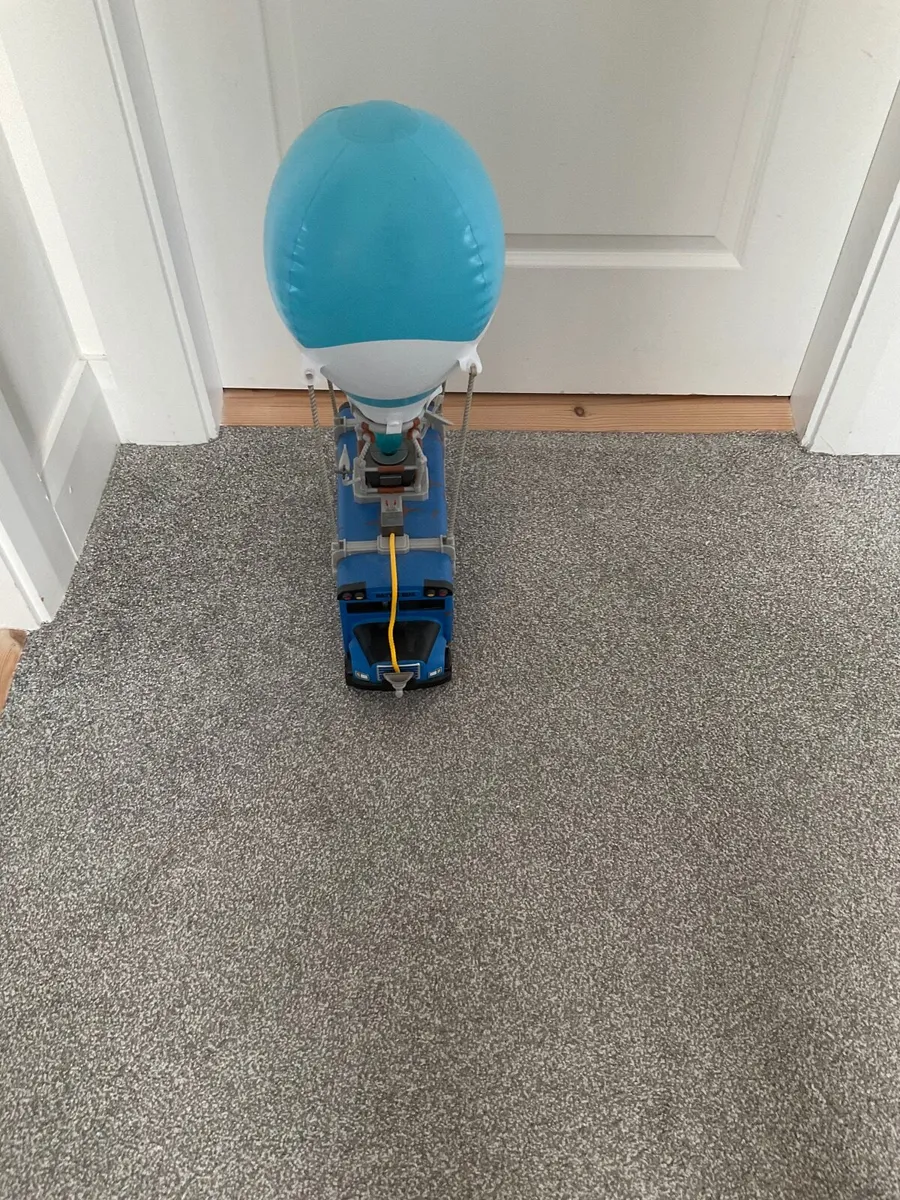 Fortnite bus - Image 3