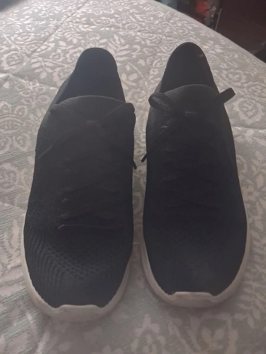 Skecher trainors - Image 1