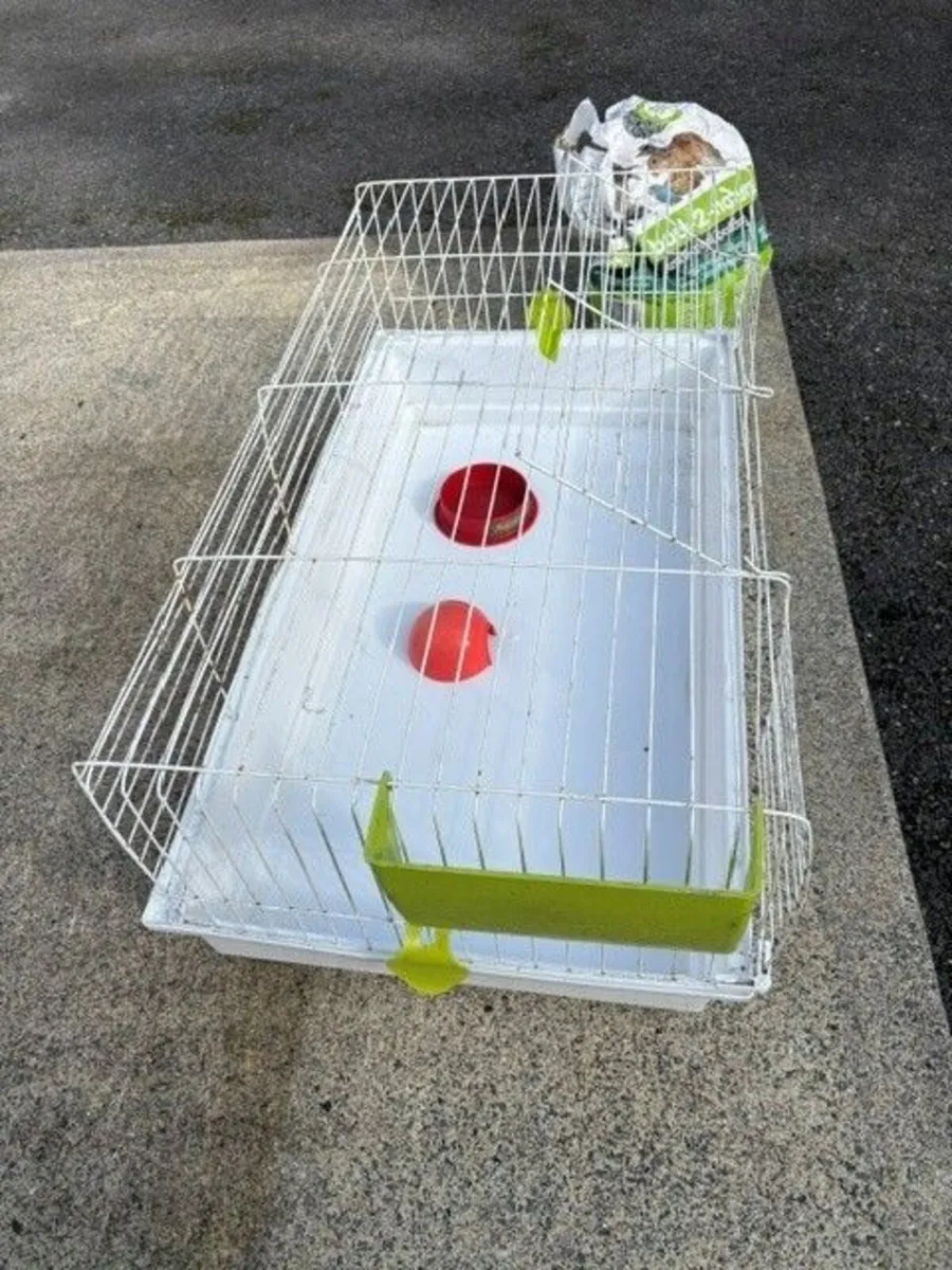 Rabbit hutch - Image 1
