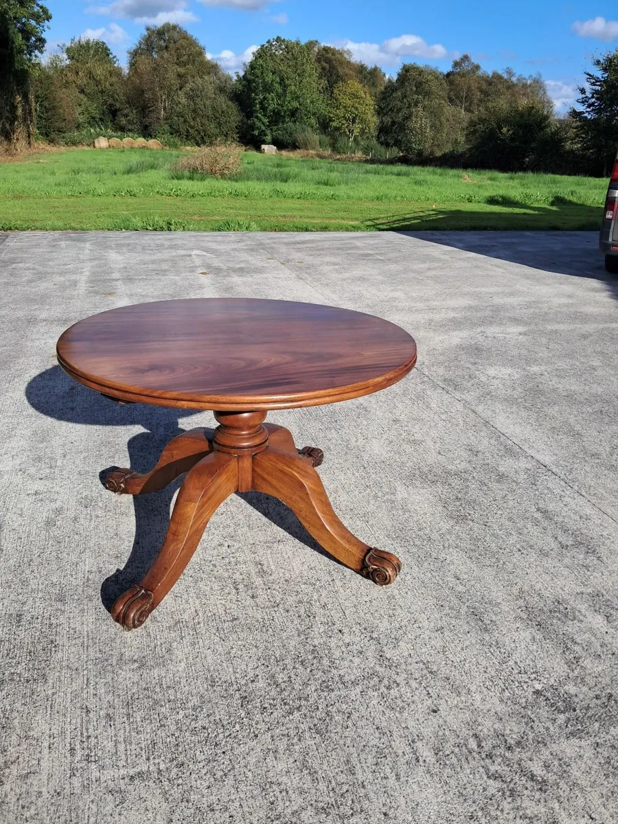 Dining table - Image 1