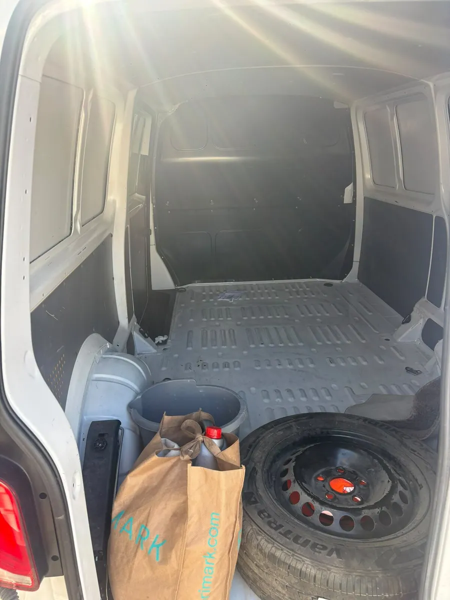 Volkswagen transporter - Image 3