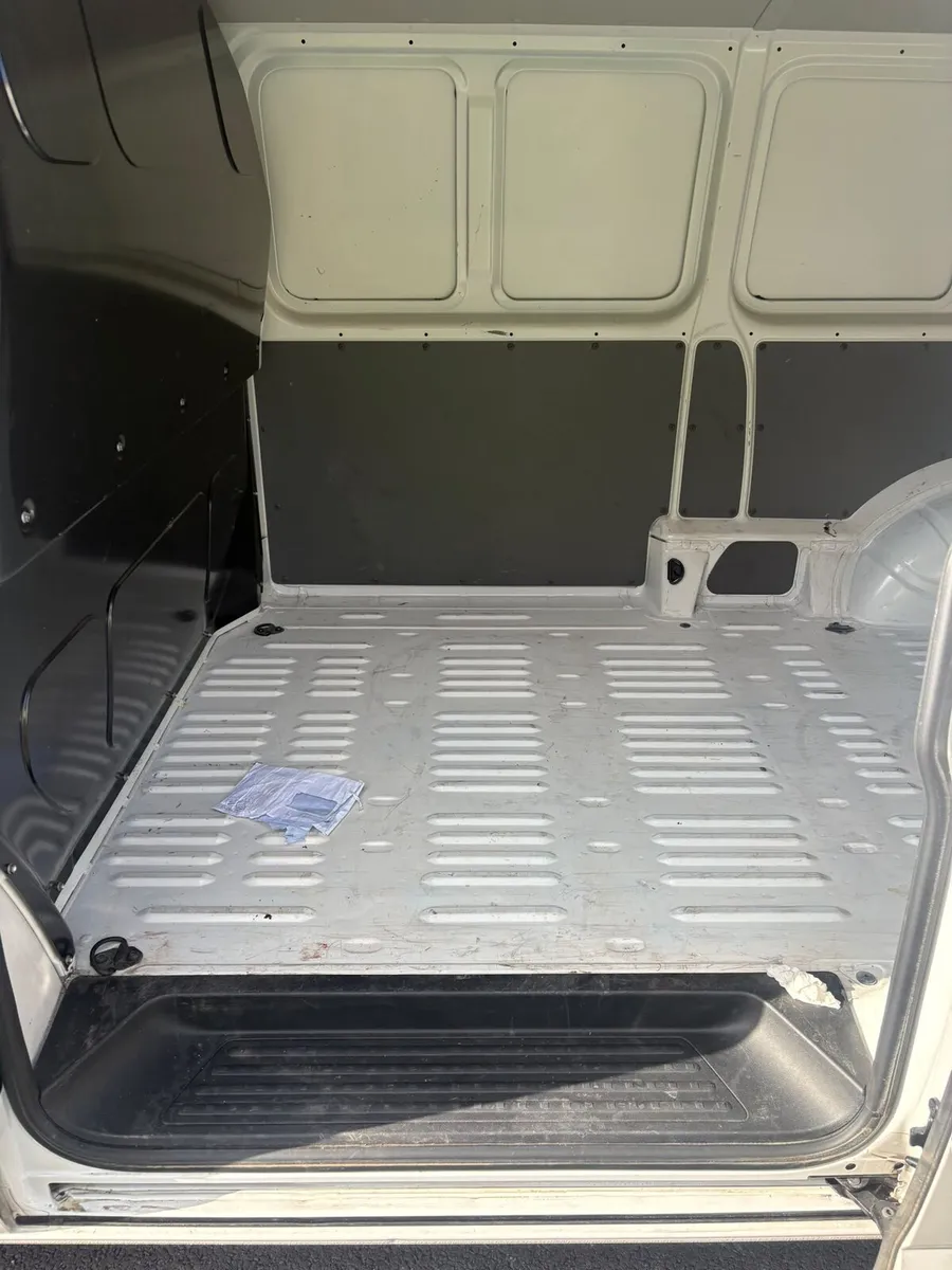 Volkswagen transporter - Image 4