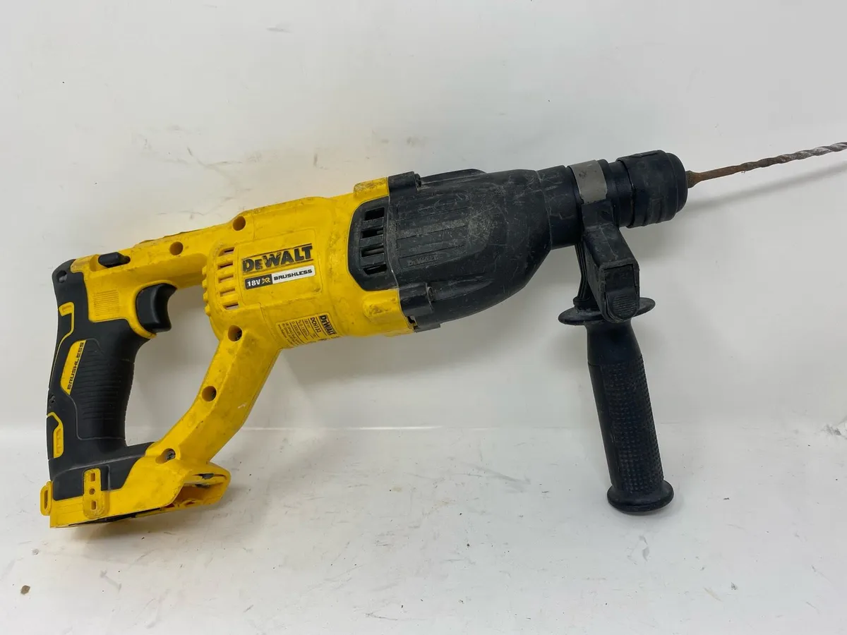 DeWalt DCH133 18V XR Brushless SDS Plus Drill - Image 2