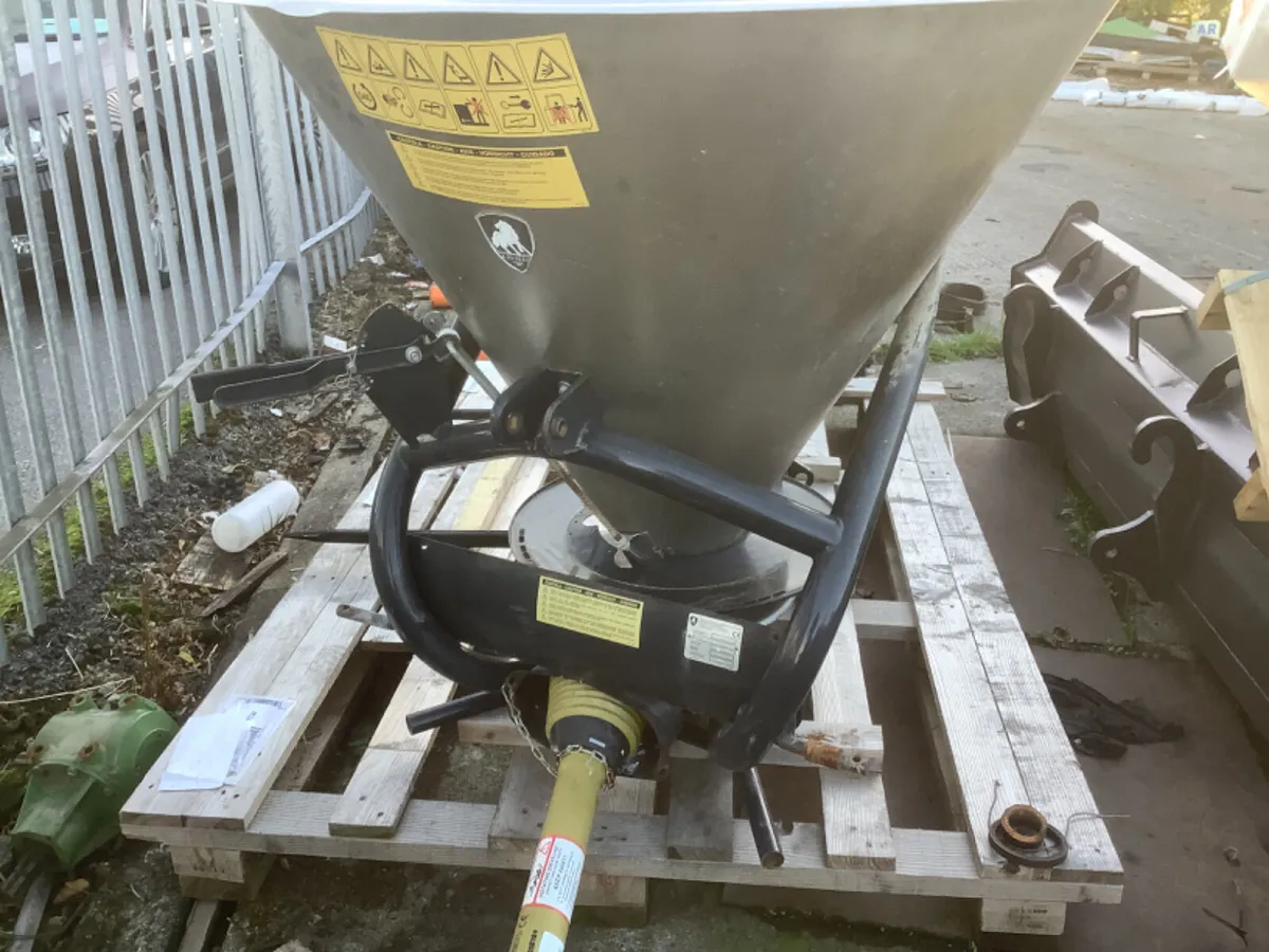 Used Cavallo Stainless Steel fertiliser spreader - Image 1
