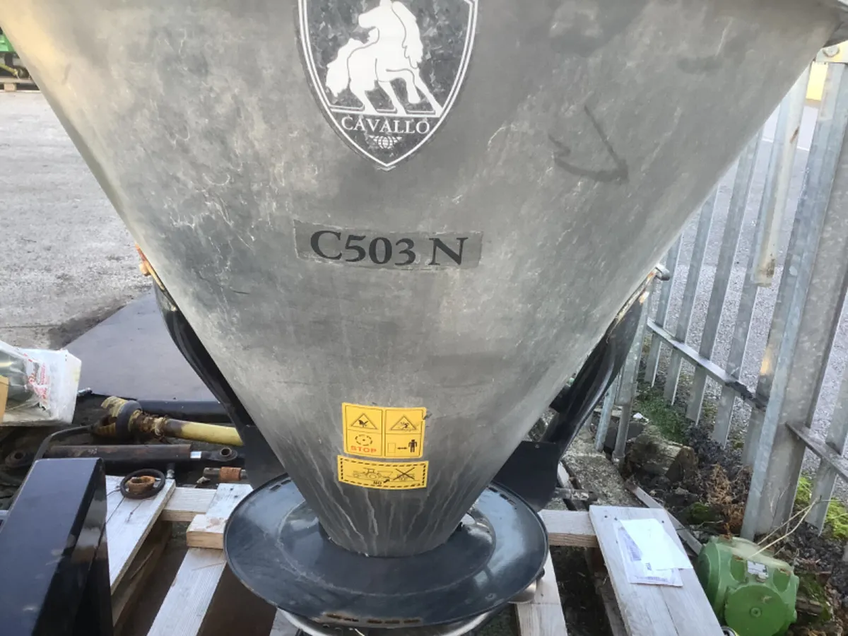 Used Cavallo Stainless Steel fertiliser spreader - Image 2