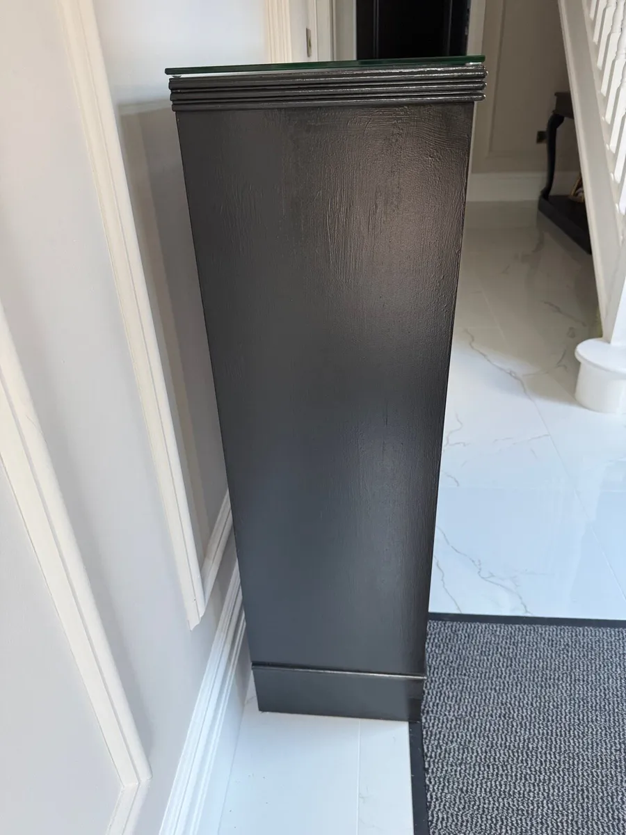 Solid mahogany black bookcase/display unit - Image 4