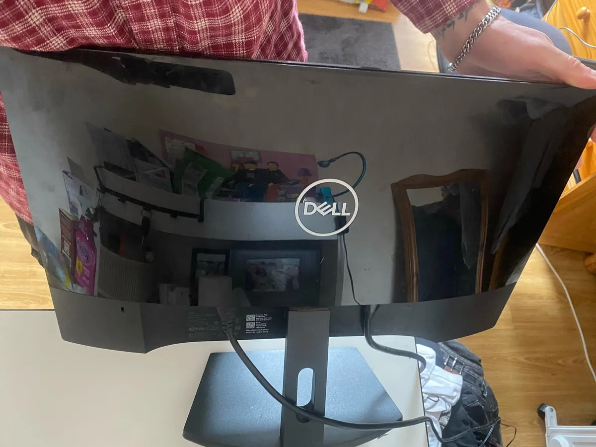 Dell 21.5/ 22 inch monitor 2019 model - Image 2