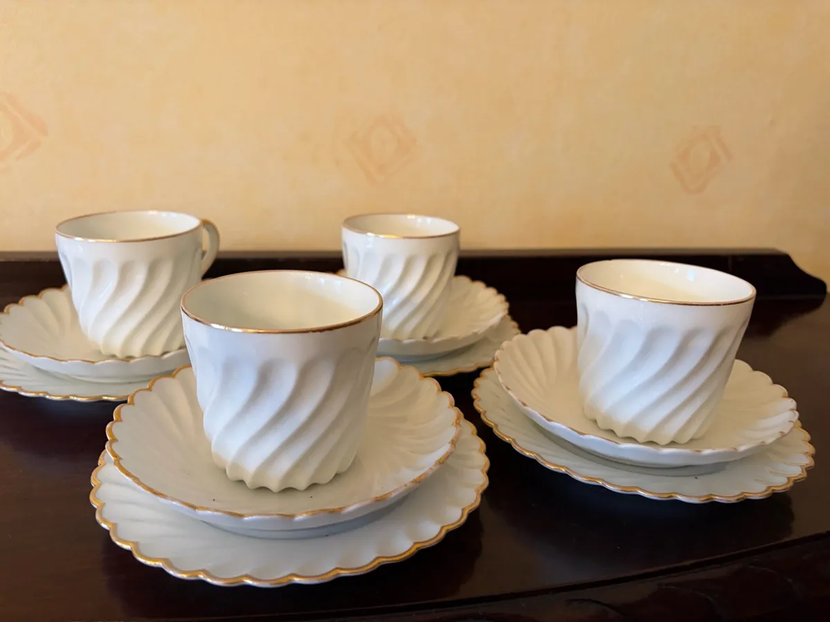 Vintage Scalloped Tea Cups, Saucers & Side Plates - Image 2