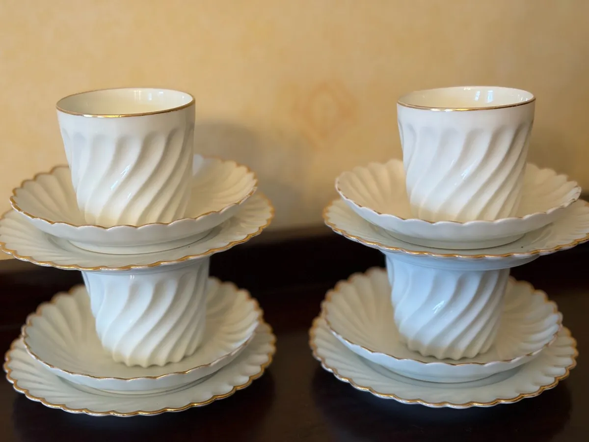 Vintage Scalloped Tea Cups, Saucers & Side Plates - Image 1
