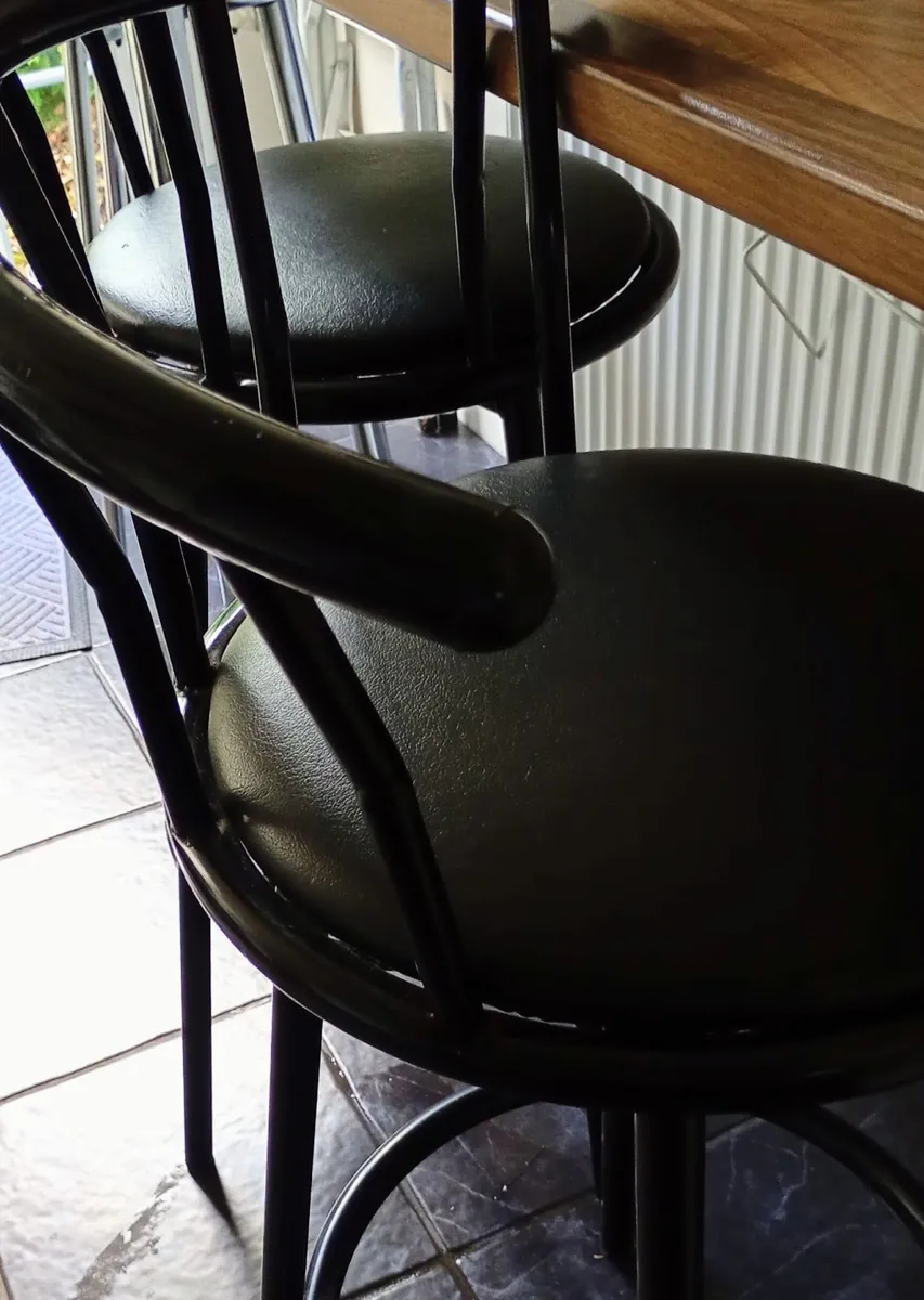 Breakfast bar stools - Image 1