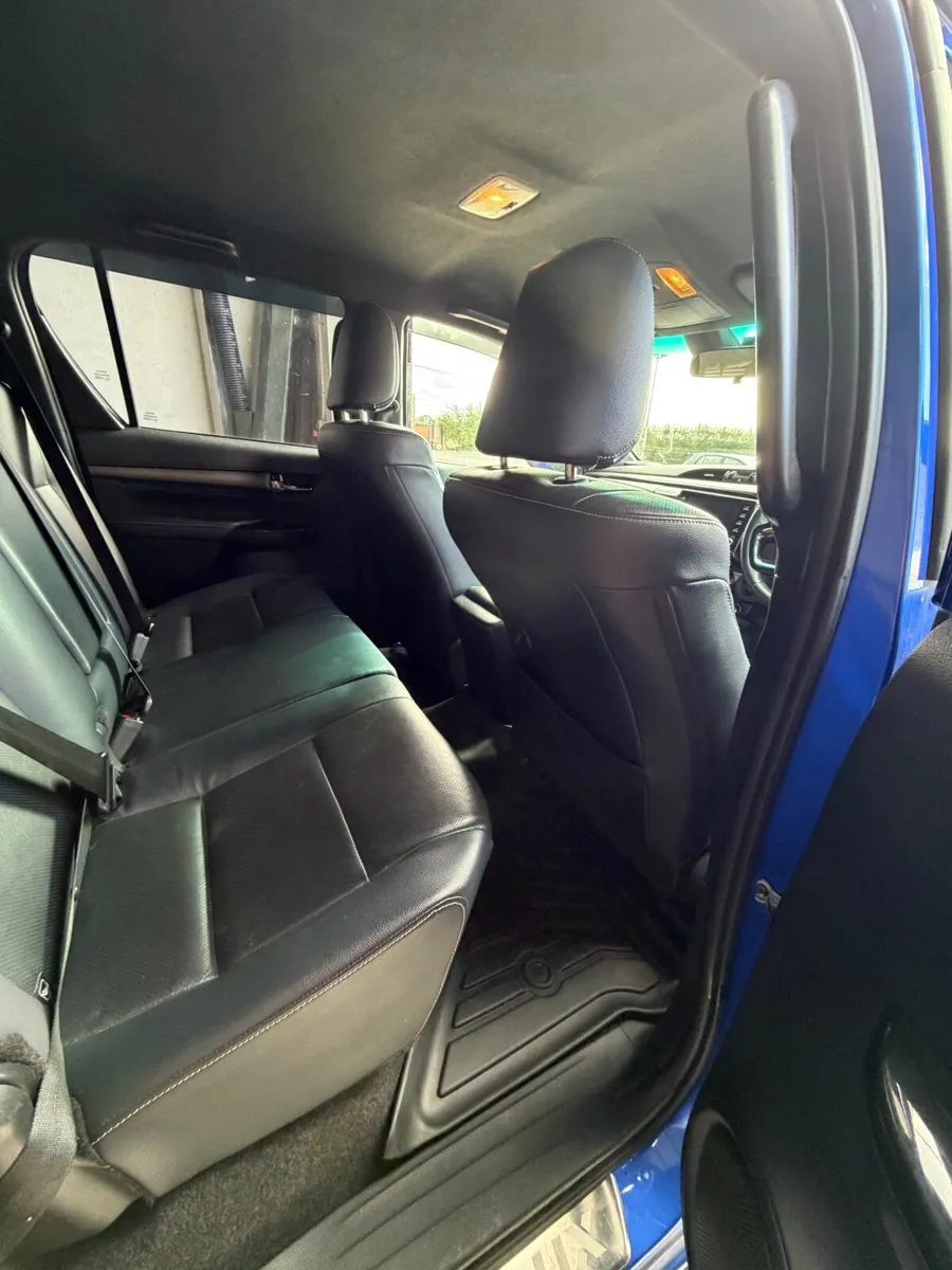 2021 Toyota Hilux D-4D Invincible X - Image 2