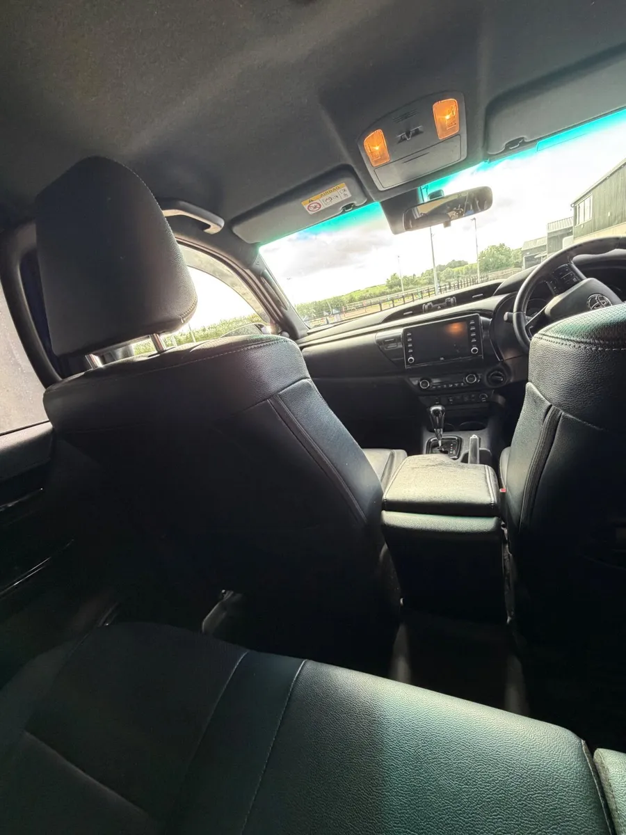 2021 Toyota Hilux D-4D Invincible X - Image 3