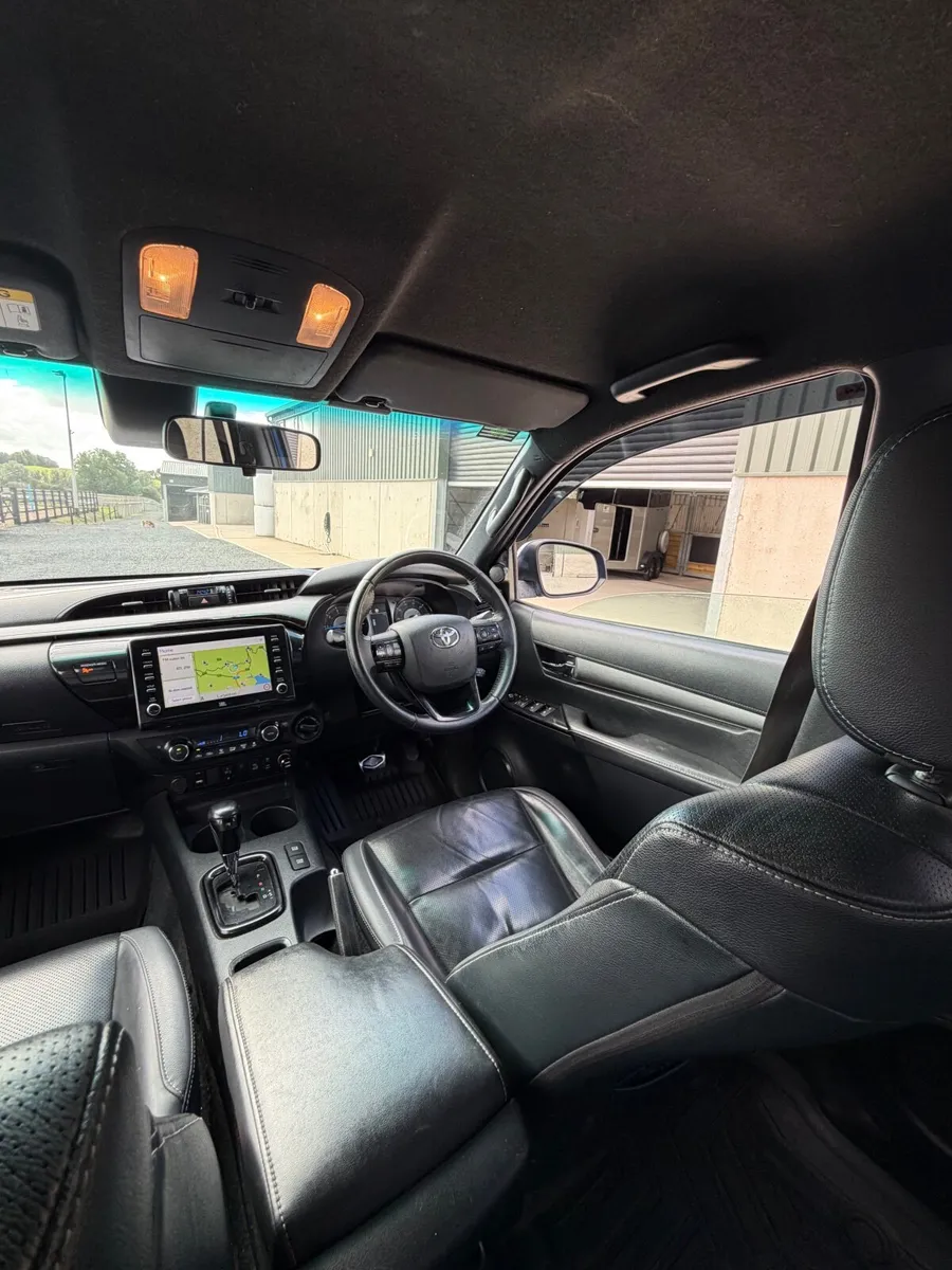 2021 Toyota Hilux D-4D Invincible X - Image 4