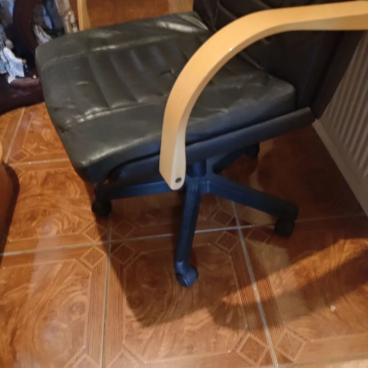 Office chair - Image 4