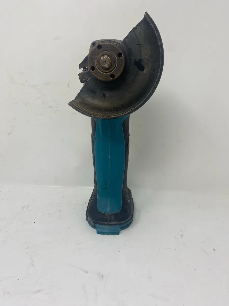 Makita DGA452 18V LXT 115mm Cordless Angle Grinder - Image 3