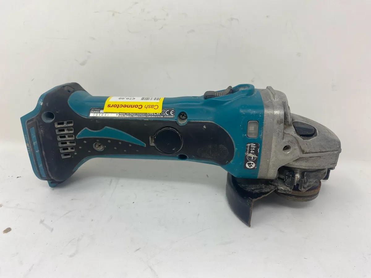 Makita DGA452 18V LXT 115mm Cordless Angle Grinder - Image 2