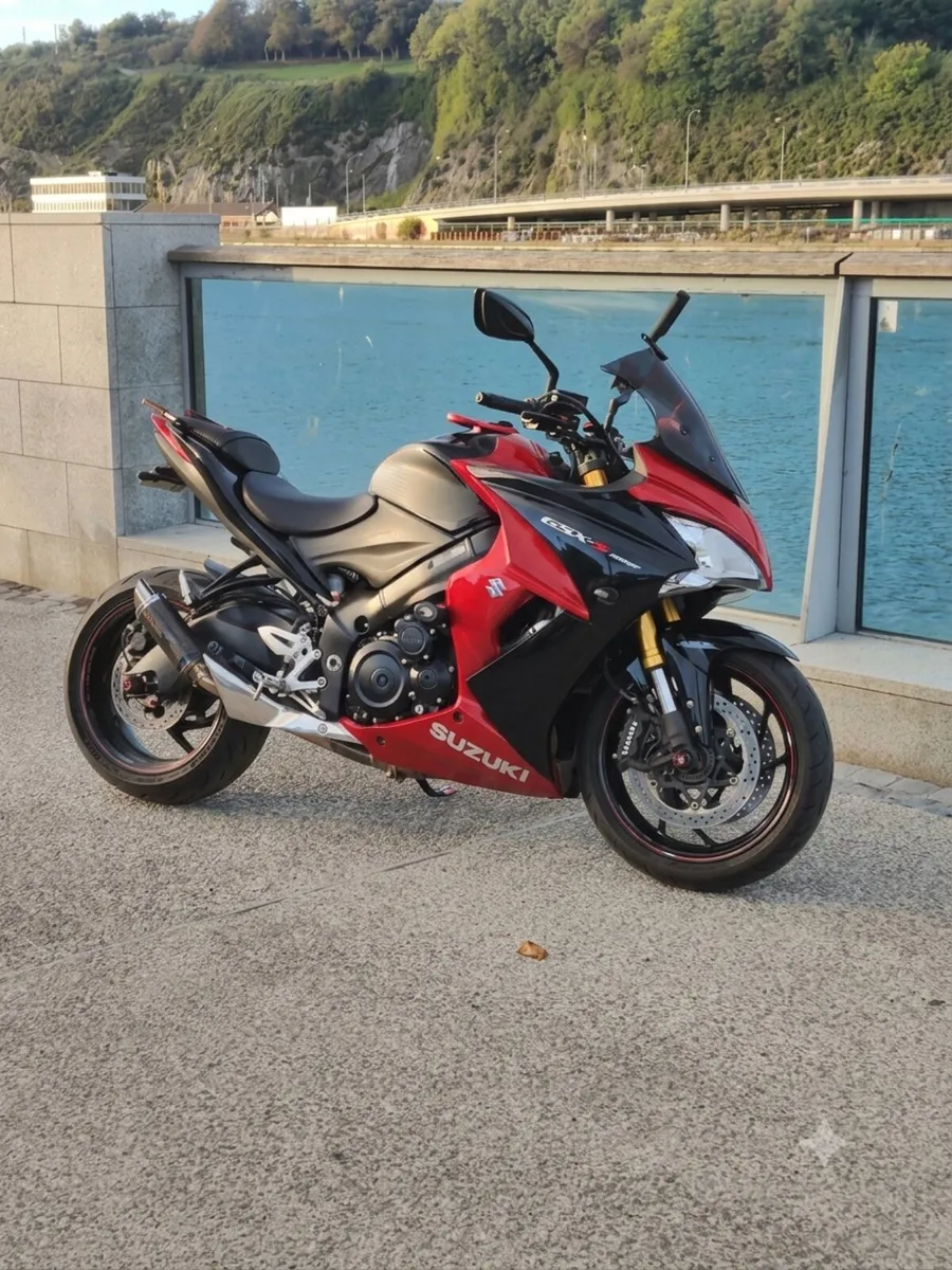 Suzuki GSXS 1000F - Image 1