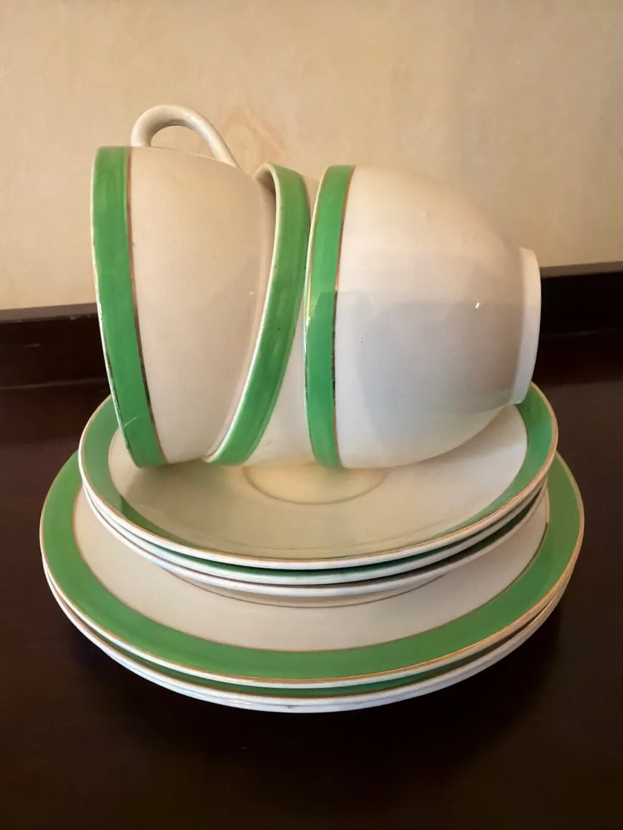 Alfred Meakin Green and Gold Tea Trios - Image 1