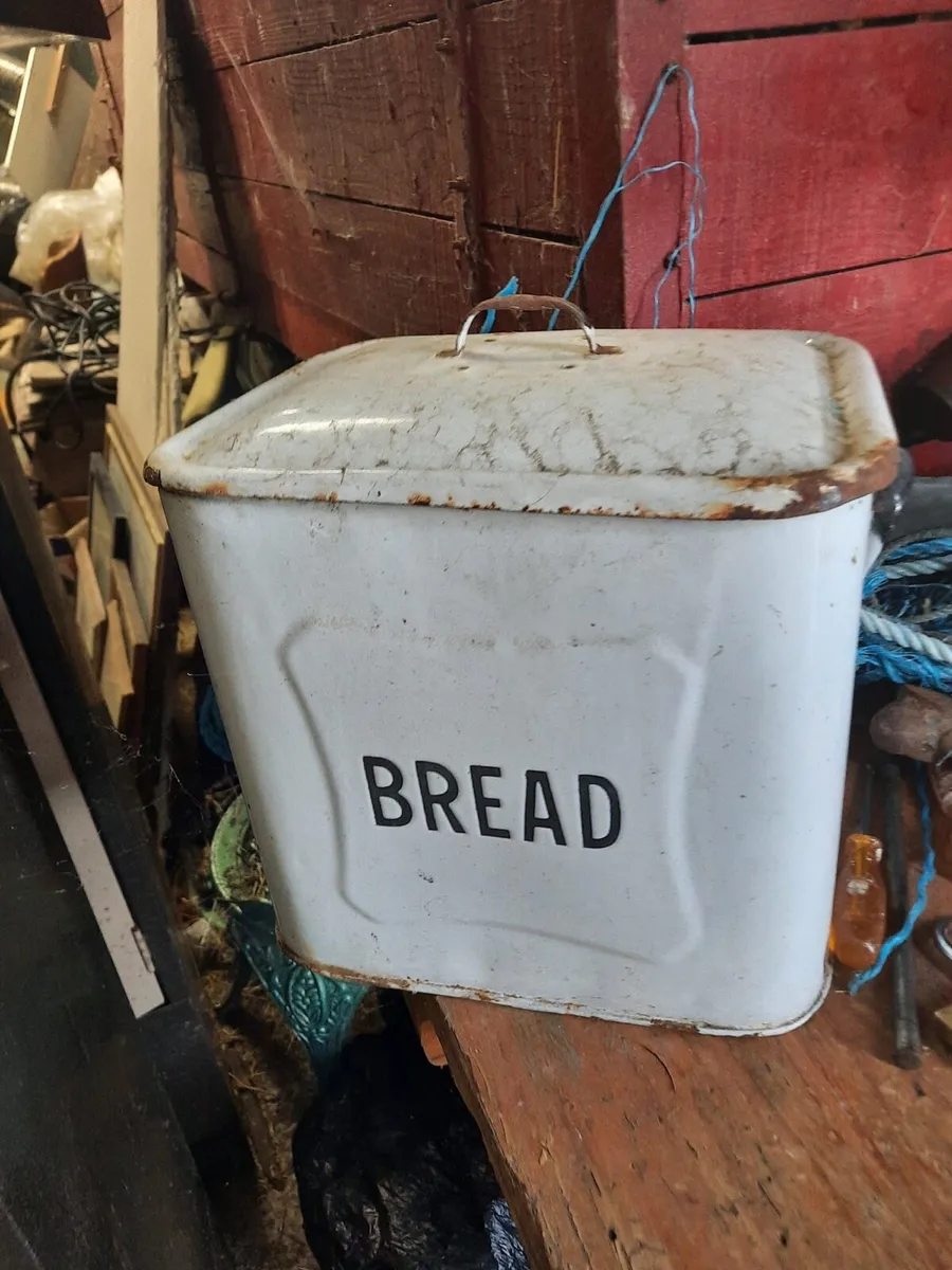 Vintage  bread bin - Image 1