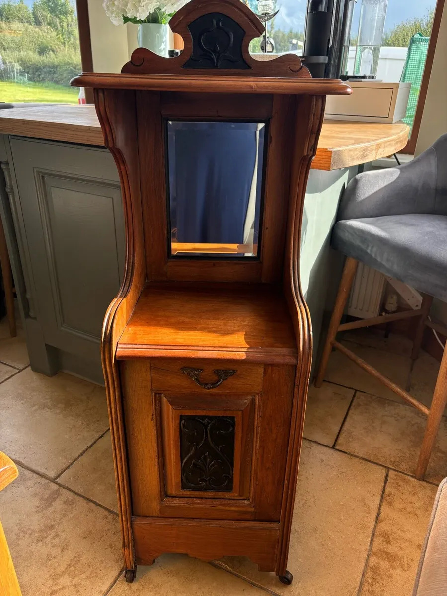 Victorian walnut Purdonium cabinet - Image 1