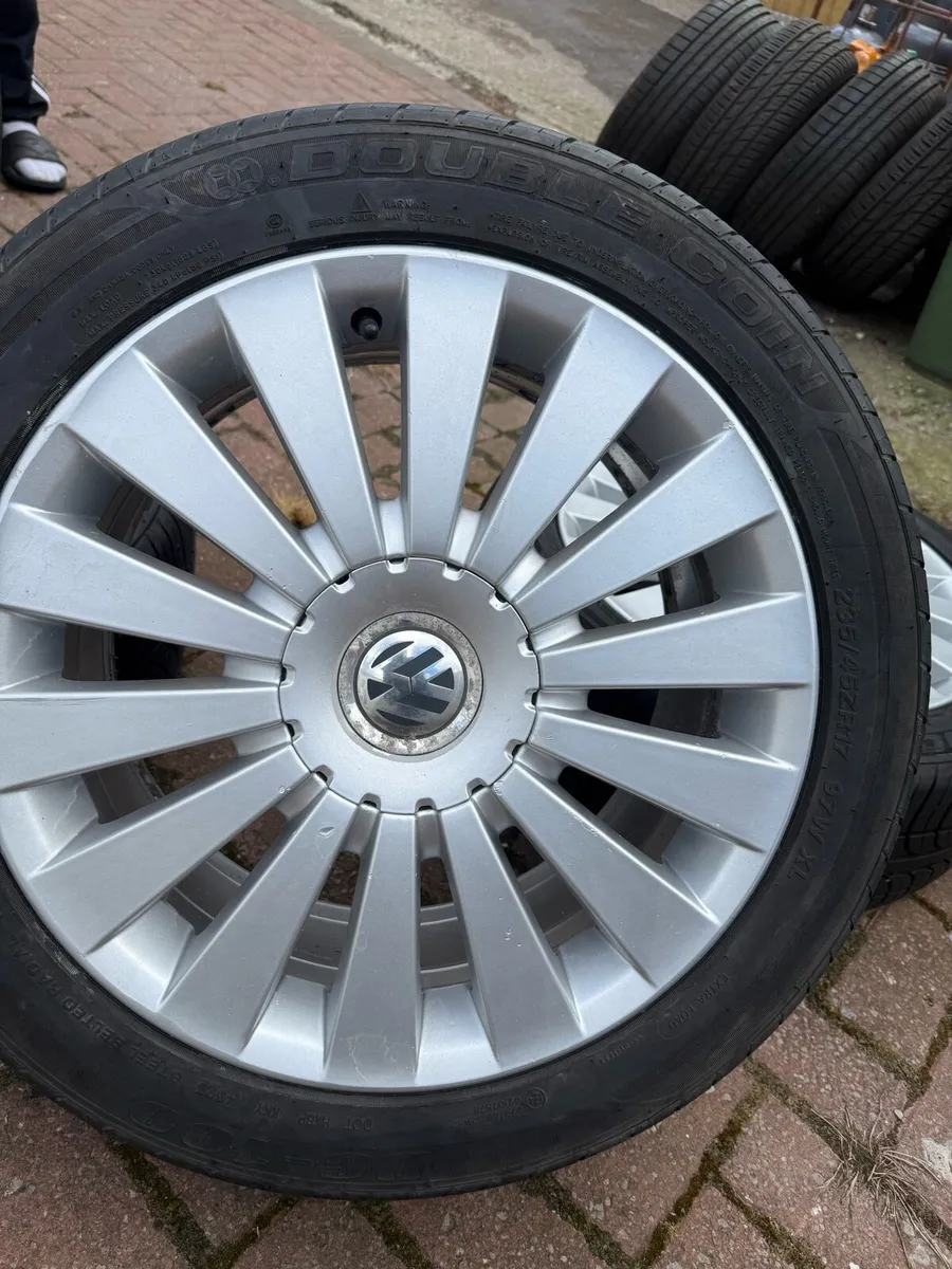 Volkswagen Passat /Alloy Wheels&Tyres 235/45/R17 - Image 1