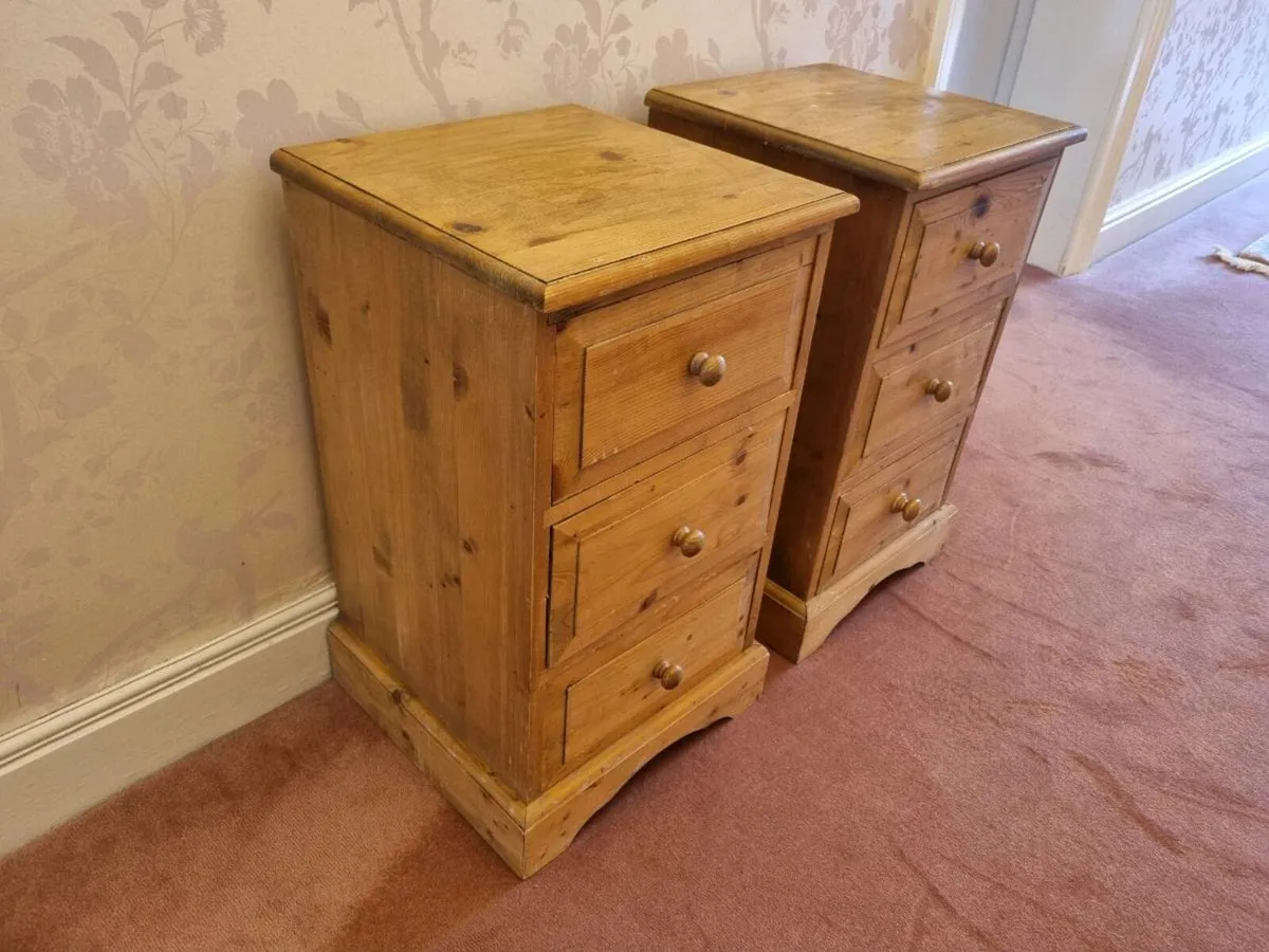 2 Keen Pine Bedside Lockers - Image 2