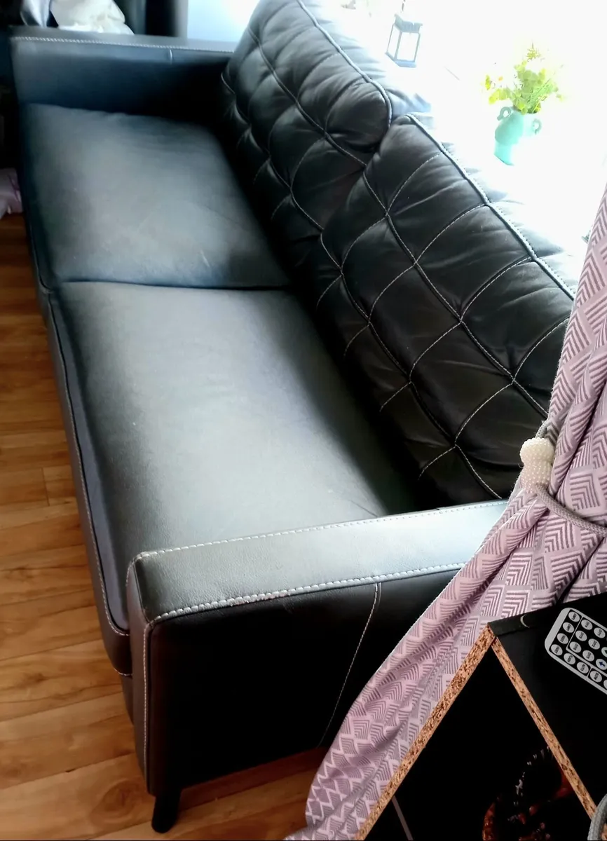 Leather couch - Image 1