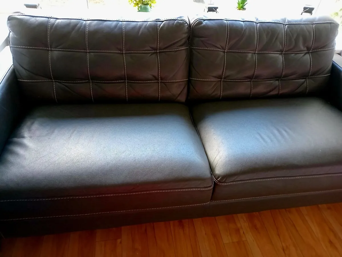 Leather couch - Image 3
