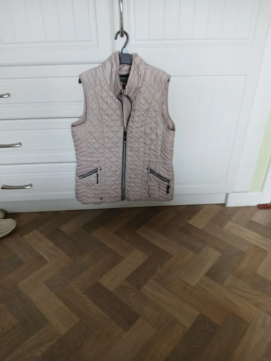 Women's  clothing - Image 1