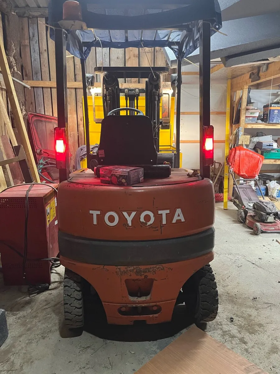 Battery fork lift - Image 2