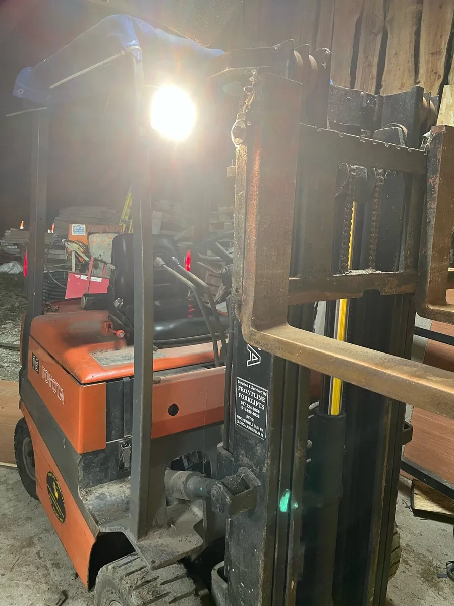Battery fork lift - Image 1