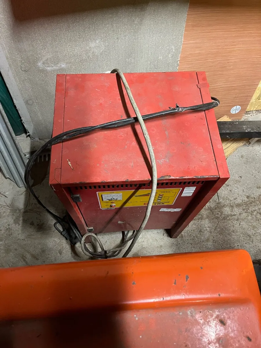 Battery fork lift - Image 4