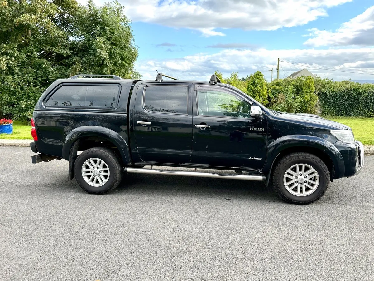 151 Toyota Hi-Lux 3.0 D4D Auto Invincible - Image 2