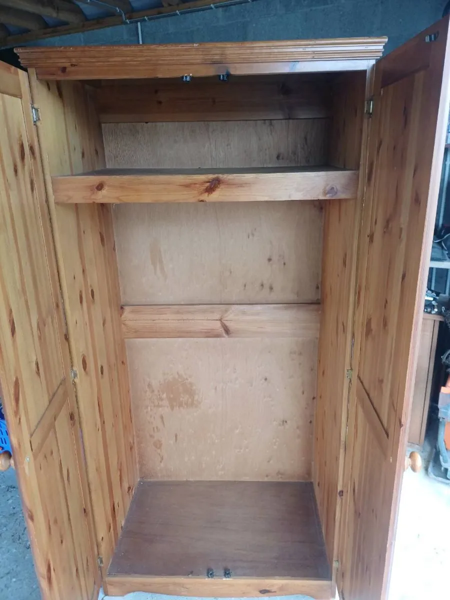 Double wardrobe - Image 1