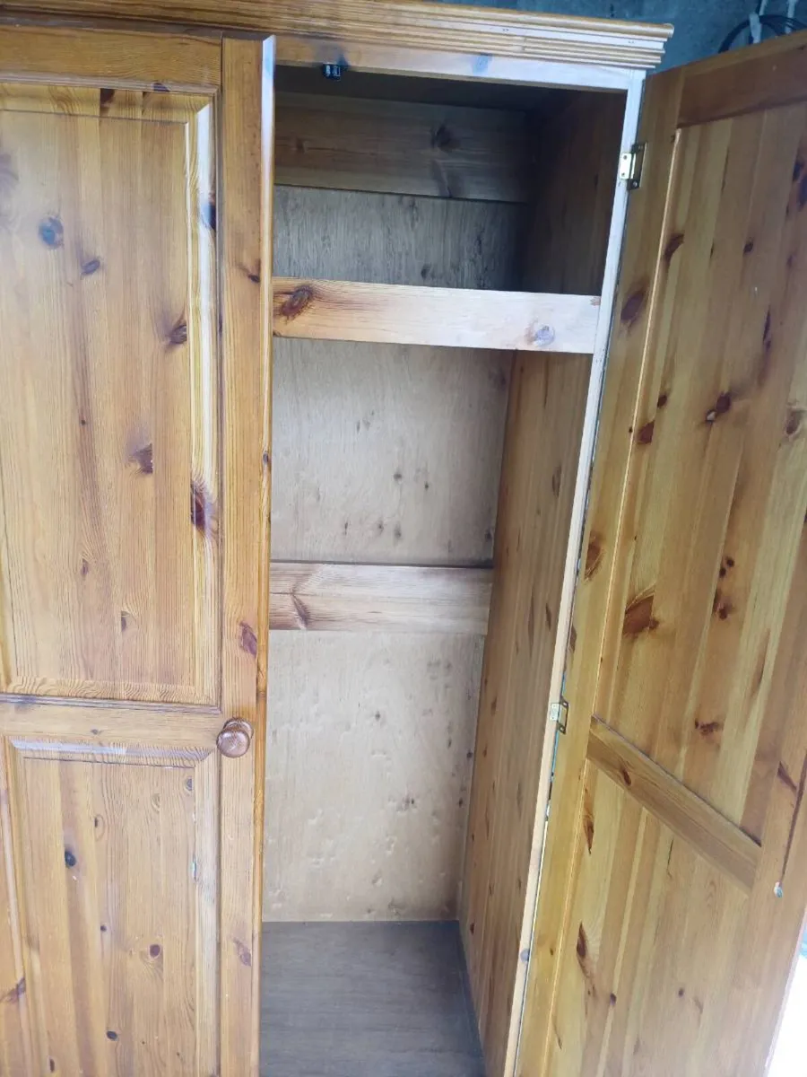 Double wardrobe - Image 2